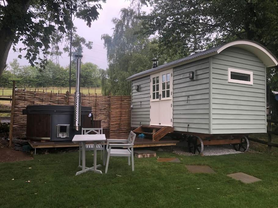 Romantic Shepherds Hut With Stunning Sunsets Hollingbourne Bagian luar foto